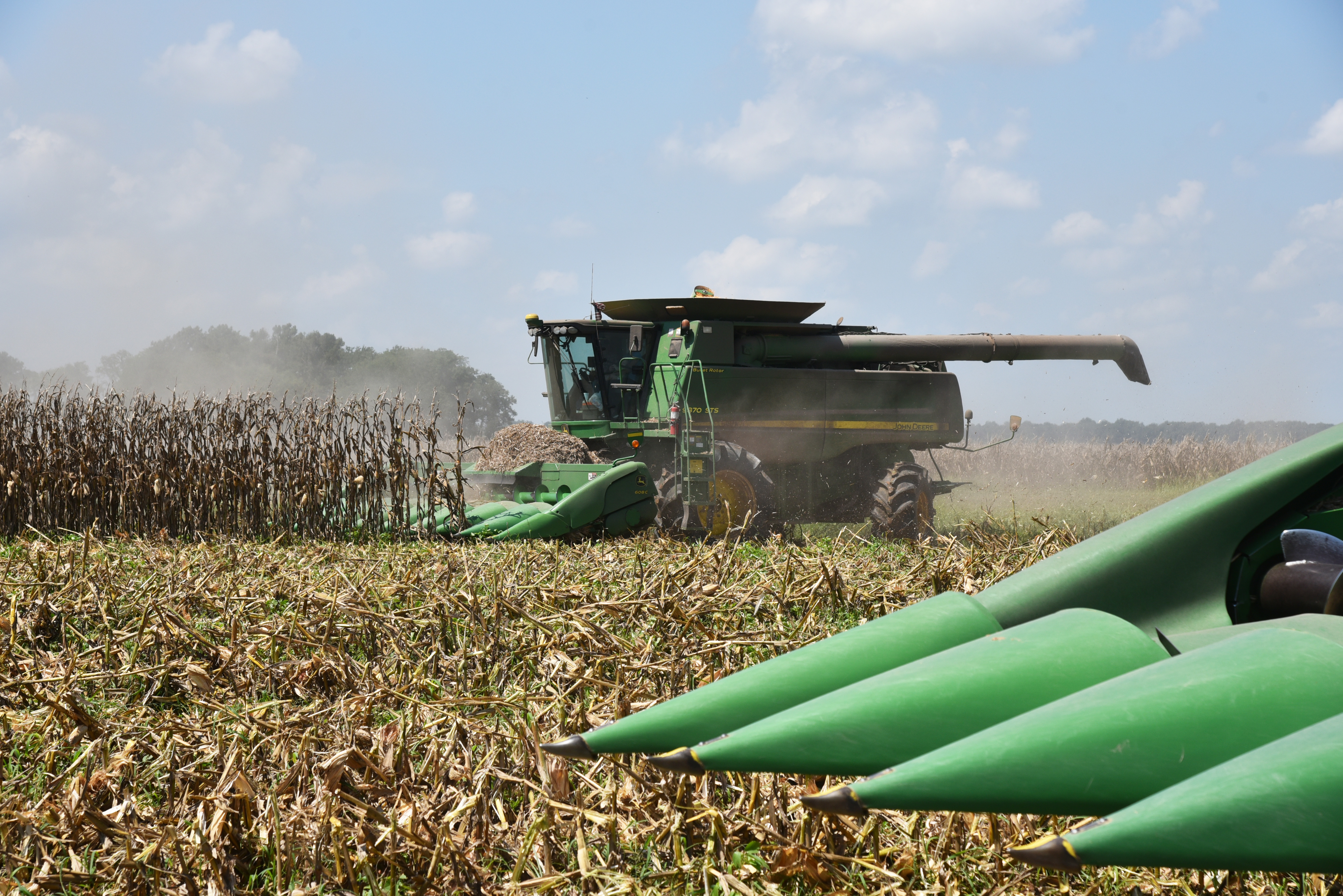 La. farmers rushing harvest before Hurricane Laura hits 